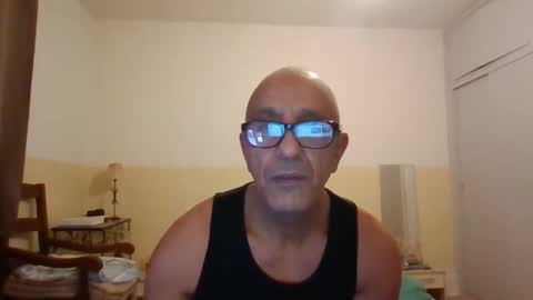 moment71200 online show from 11/17/25, 04:13