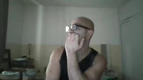 moment71200 online show from 11/18/25, 12:31