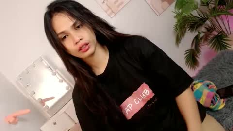 MOMIKHEM online show from 10/05/25, 06:12