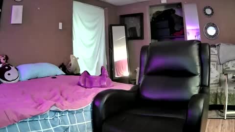 Snapshot of mommamadesissy chatting on 01/31/25, 08:12 Bink online show from 01/31/25, 08:12