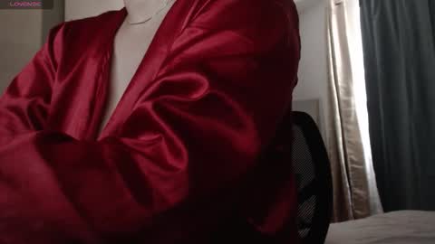 Daphne  online show from 10/16/25, 10:22