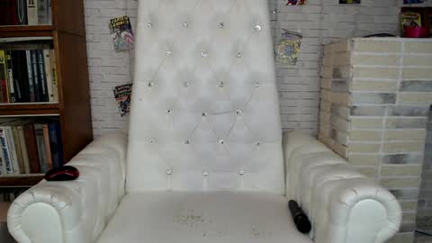 Snapshot of mommymila chatting on 12/05/24, 01:14 Maria online show from 12/05/24, 01:14