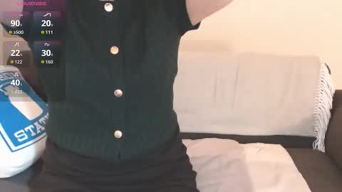 Momo online show from 10/11/25, 12:43