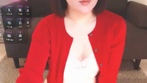 Momo online show from 11/12/25, 11:25