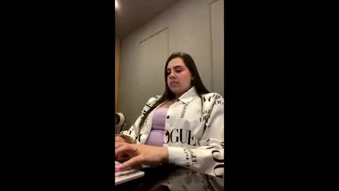 Mona online show from 11/11/25, 04:18