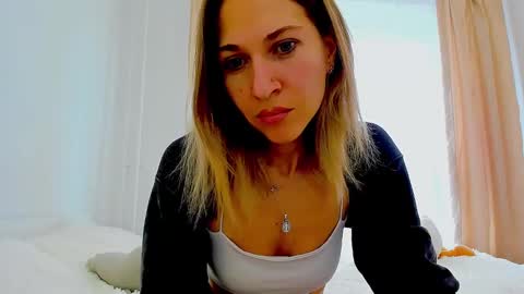 Snapshot of mona_cruz chatting on 01/20/25, 07:47 Mona online show from 01/20/25, 07:47
