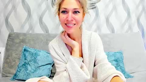 Snapshot of mona_cruz chatting on 02/16/25, 02:43 Mona online show from 02/16/25, 02:43