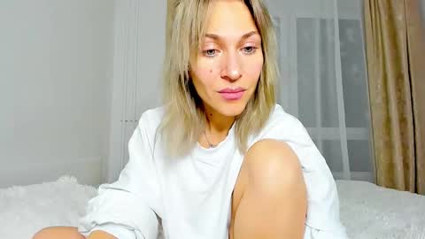 Snapshot of mona_cruz chatting on 02/22/25, 11:24 Mona online show from 02/22/25, 11:24