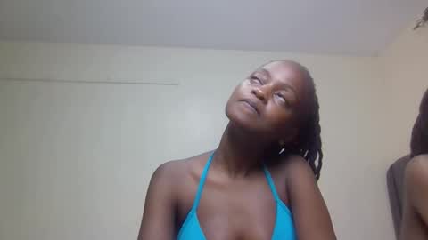 Snapshot of mona_luv1 chatting on 09/18/25, 12:29 Mona online show from 09/18/25, 12:29