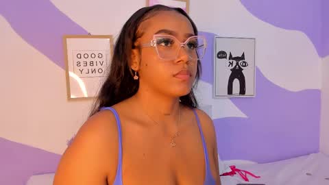 Snapshot of monaaxxx_ chatting on 03/05/25, 03:40 MONAAXXX online show from 03/05/25, 03:40