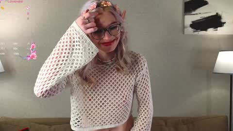 Snapshot of monahase chatting on 01/25/25, 11:22 Mona online show from 01/25/25, 11:22