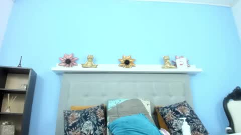 Snapshot of monalinda220 chatting on 10/31/25, 02:51 paola online show from 10/31/25, 02:51