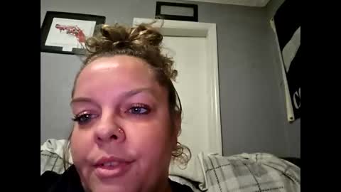 Snapshot of monamakeumoana88 chatting on 11/19/25, 10:54 monamakeumoana88 online show from 11/19/25, 10:54