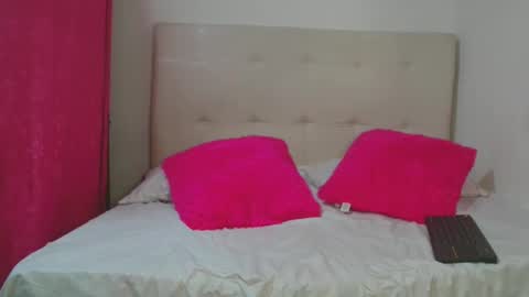 Monica online show from 02/09/25, 07:52