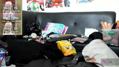 moni online show from 11/18/25, 01:00