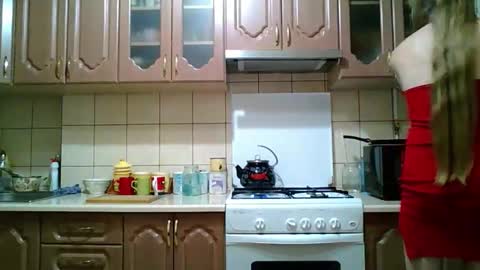 Monica online show from 10/09/25, 09:02