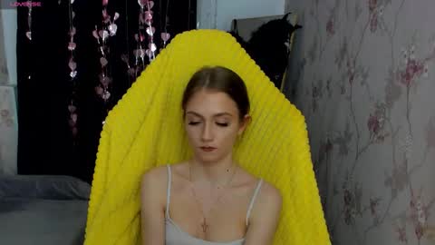 Snapshot of monicagolld chatting on 11/02/25, 03:58 MonicaGold online show from 11/02/25, 03:58