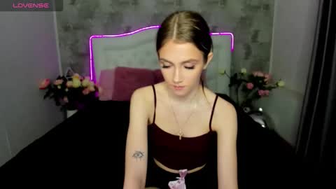 Snapshot of monicagolld chatting on 11/03/25, 03:24 MonicaGold online show from 11/03/25, 03:24