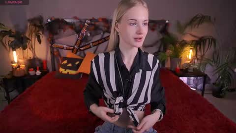  Monica  online show from 10/23/25, 05:51