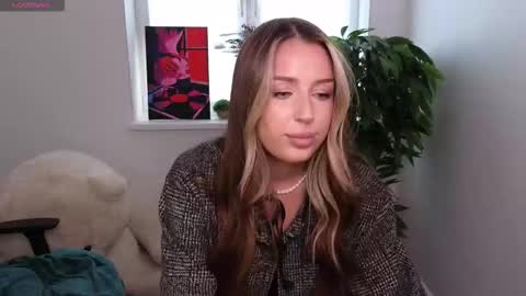 Monica online show from 09/21/25, 01:13