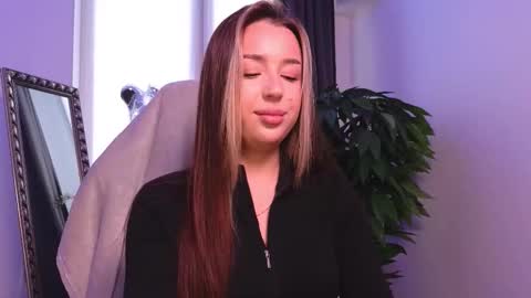 Monica online show from 11/19/25, 09:09