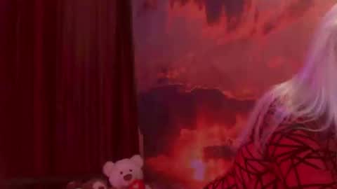 Monika    online show from 10/12/25, 01:59