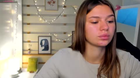 Monika online show from 10/04/25, 12:58