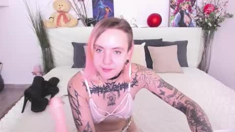 monikalowww online show from 09/24/25, 10:07