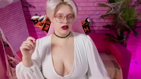 Monica online show from 10/28/25, 09:02