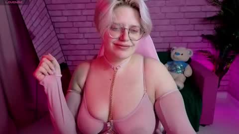 Monica online show from 11/05/25, 08:47