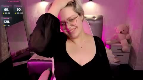 Monica online show from 11/20/25, 09:09