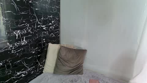 Snapshot of monique_a chatting on 01/08/25, 11:32 Ask me online show from 01/08/25, 11:32