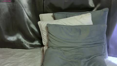 Snapshot of monique_a chatting on 02/01/25, 04:00 Ask me online show from 02/01/25, 04:00