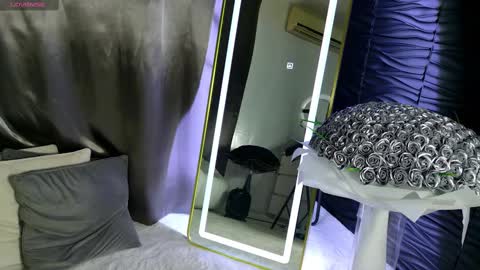 Snapshot of monique_a chatting on 02/13/25, 08:48 Ask me online show from 02/13/25, 08:48