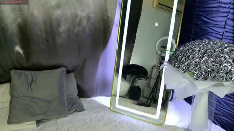 Snapshot of monique_a chatting on 02/21/25, 08:51 Ask me online show from 02/21/25, 08:51