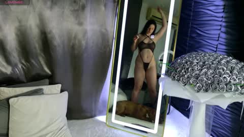 Snapshot of monique_a chatting on 03/04/25, 04:27 Ask me online show from 03/04/25, 04:27