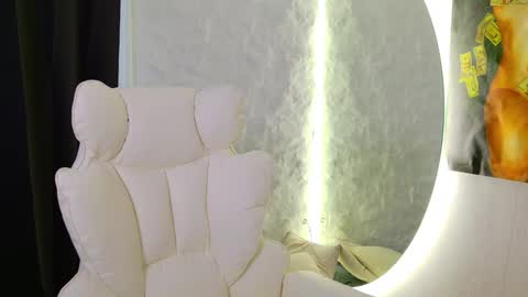 Snapshot of monique_a chatting on 11/15/25, 12:13 Ask me online show from 11/15/25, 12:13