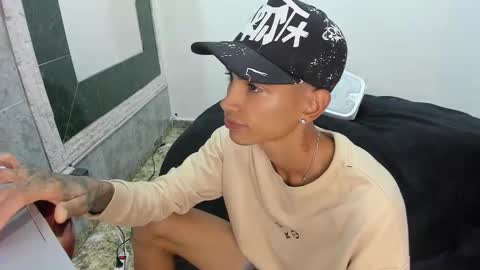 monkeyd_66 online show from 02/10/25, 12:29