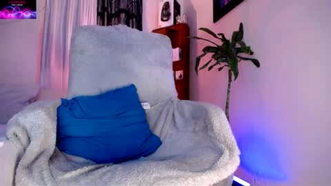 Snapshot of monnojones chatting on 10/11/25, 01:49 monnojones online show from 10/11/25, 01:49