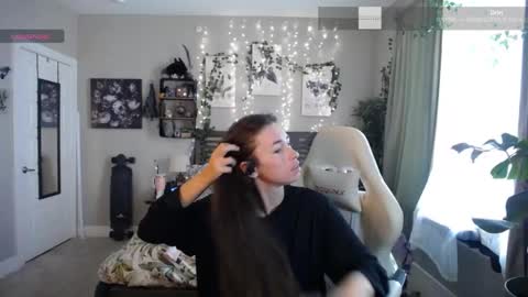 Snapshot of monstrumologist chatting on 01/11/25, 07:16 Lydia Mooney online show from 01/11/25, 07:16