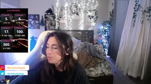 Snapshot of monstrumologist chatting on 01/14/25, 12:43 Lydia Mooney online show from 01/14/25, 12:43