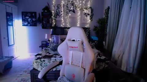 Snapshot of monstrumologist chatting on 03/07/25, 02:15 Lydia Mooney online show from 03/07/25, 02:15