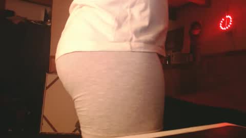 Snapshot of montana6897 chatting on 02/24/25, 09:10 Kingalby817 online show from 02/24/25, 09:10