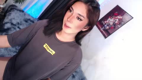 Snapshot of montrous_princessx chatting on 12/17/24, 10:32 Princess take me to private or password show online show from 12/17/24, 10:32