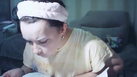 moodiemira online show from 09/29/25, 04:01