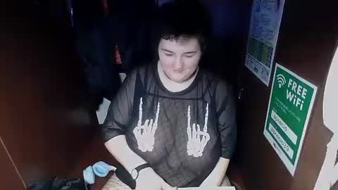 Snapshot of moojay00 chatting on 01/05/25, 09:59 Moo Jay online show from 01/05/25, 09:59