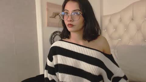 Snapshot of moon__april chatting on 10/15/25, 06:08 Elizabeth online show from 10/15/25, 06:08