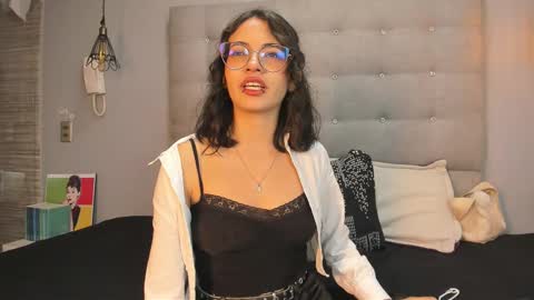 Snapshot of moon__april chatting on 11/18/25, 08:46 Elizabeth online show from 11/18/25, 08:46