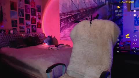 Snapshot of moon_sugar_ chatting on 12/16/24, 07:43 Keira online show from 12/16/24, 07:43