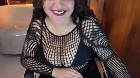 Snapshot of moon_tx chatting on 10/12/25, 01:10 Online 800 to 1400 online show from 10/12/25, 01:10